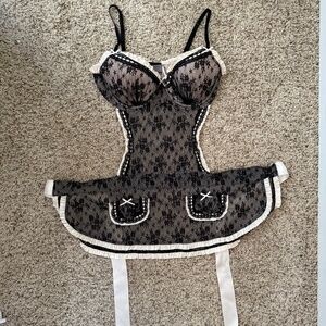 Vintage y2k Victoria’s Secret sexy lace maid apron with pockets 36C